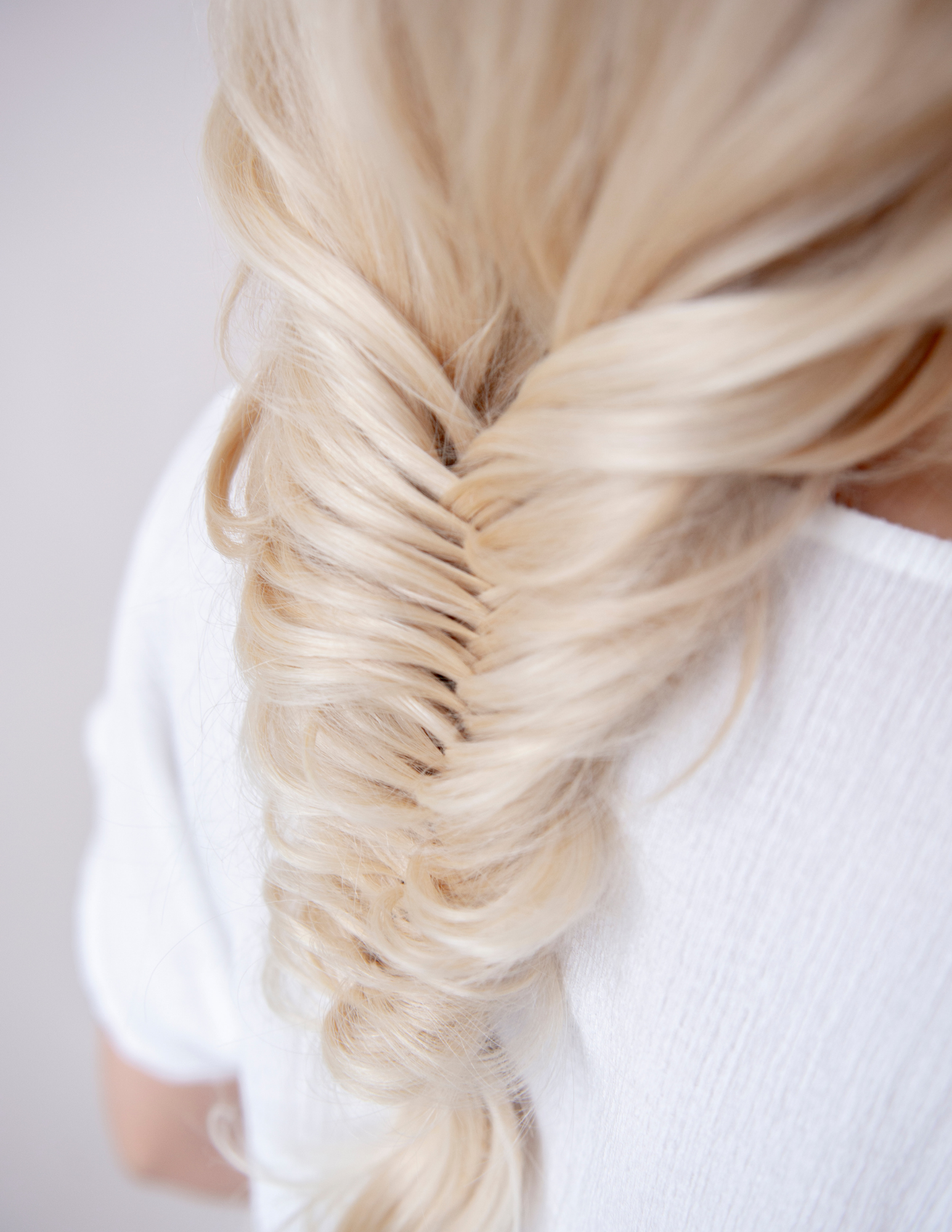 Blond wavy hair extension showcasing luxurious texture and natural movement.